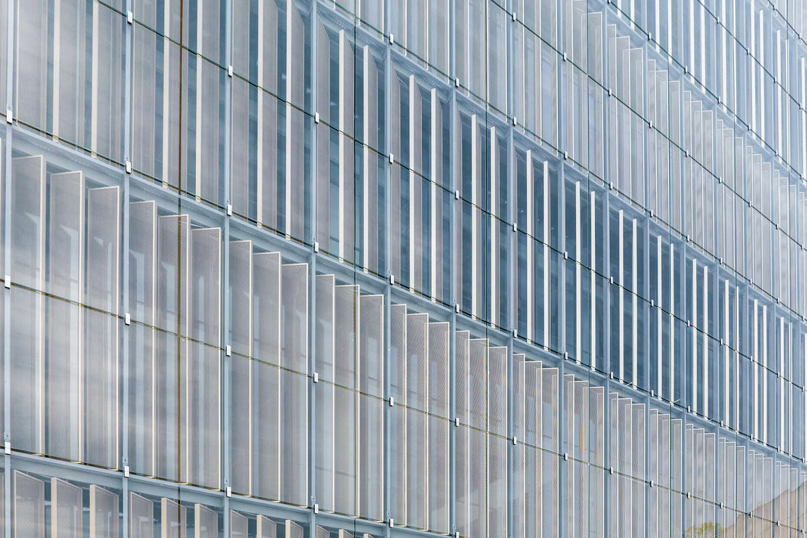 YOFC Headquarters facaded - Expaned metal mesh -9